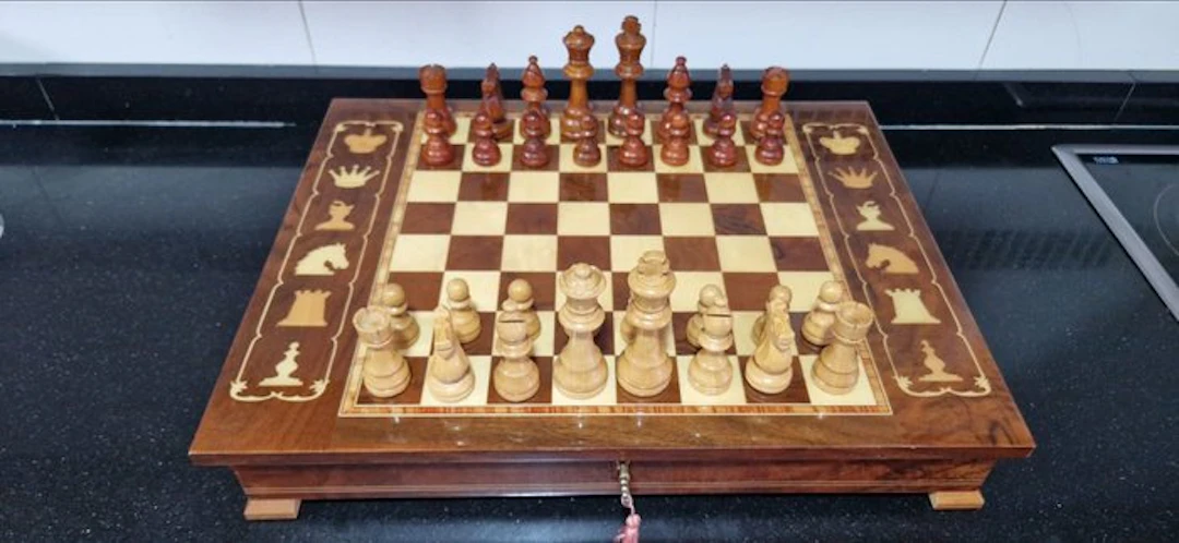 Chess set - Ajedrez de Lujo Italiano de marquetería y nogal