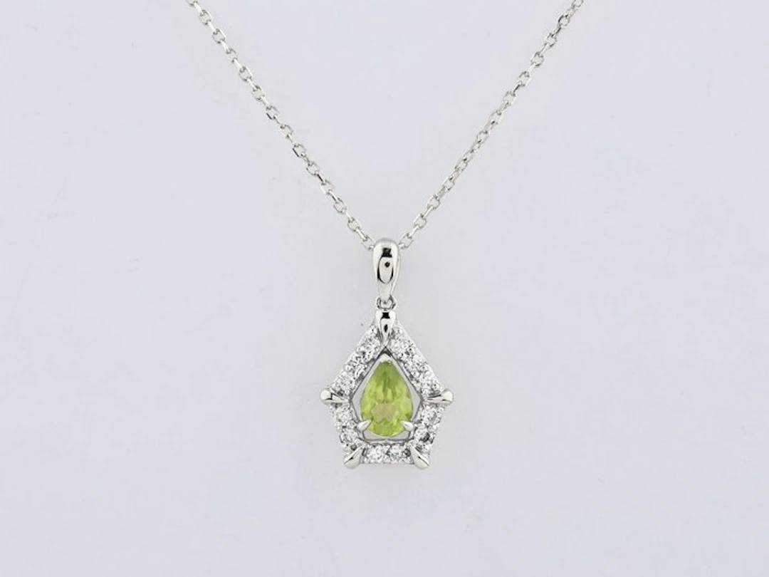 Necklace with pendant - 14 kt. White gold - 0.63ct. tw. Peridot - Diamond