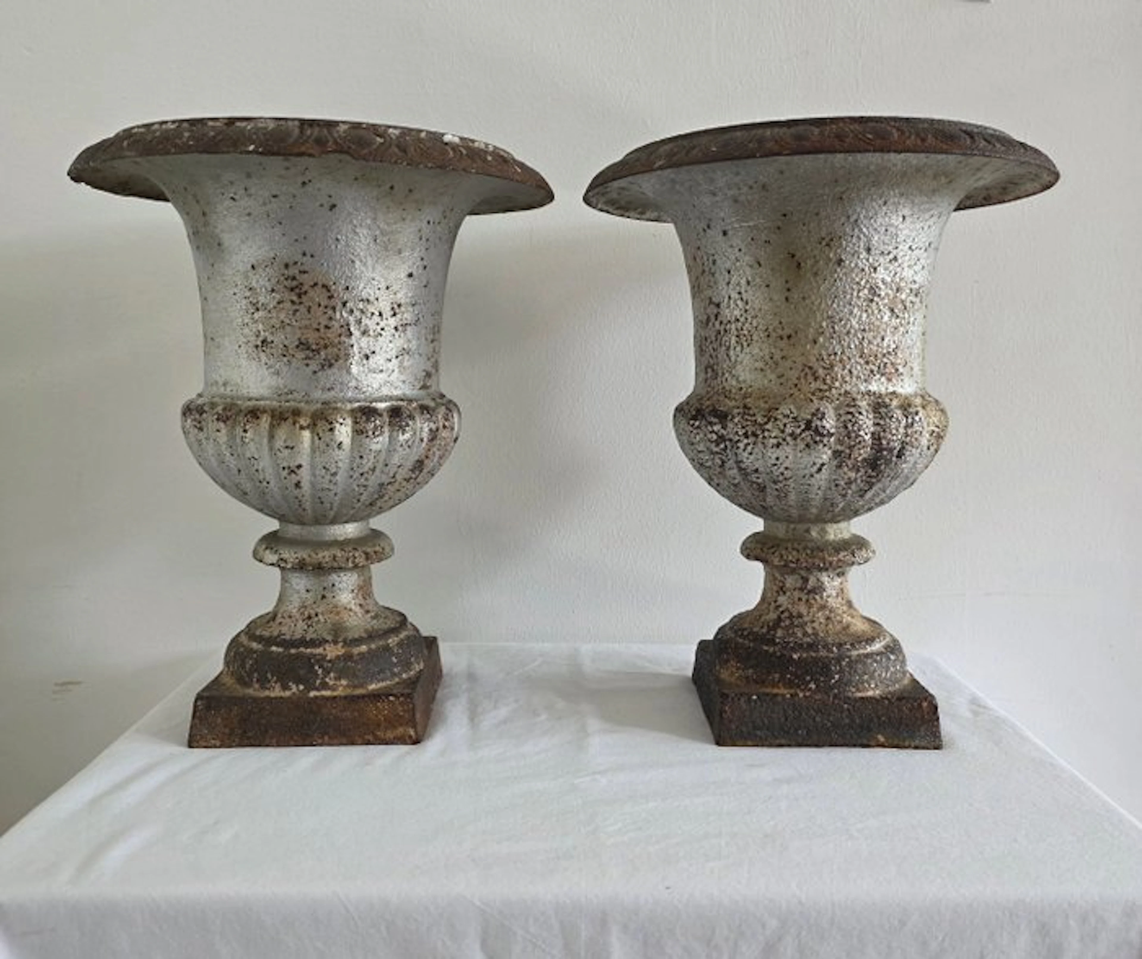 Flower pot - Cast iron