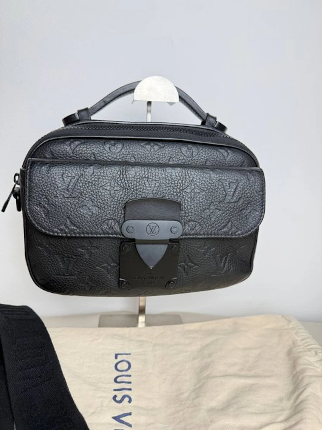 Louis Vuitton - S Lock Messenger Monogram Taurillon - Shoulder bag