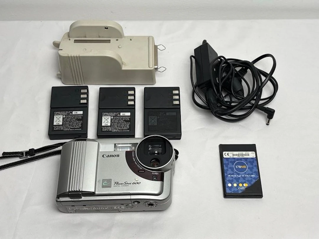 Canon PowerShot 600 First-Generation Digital Camera...