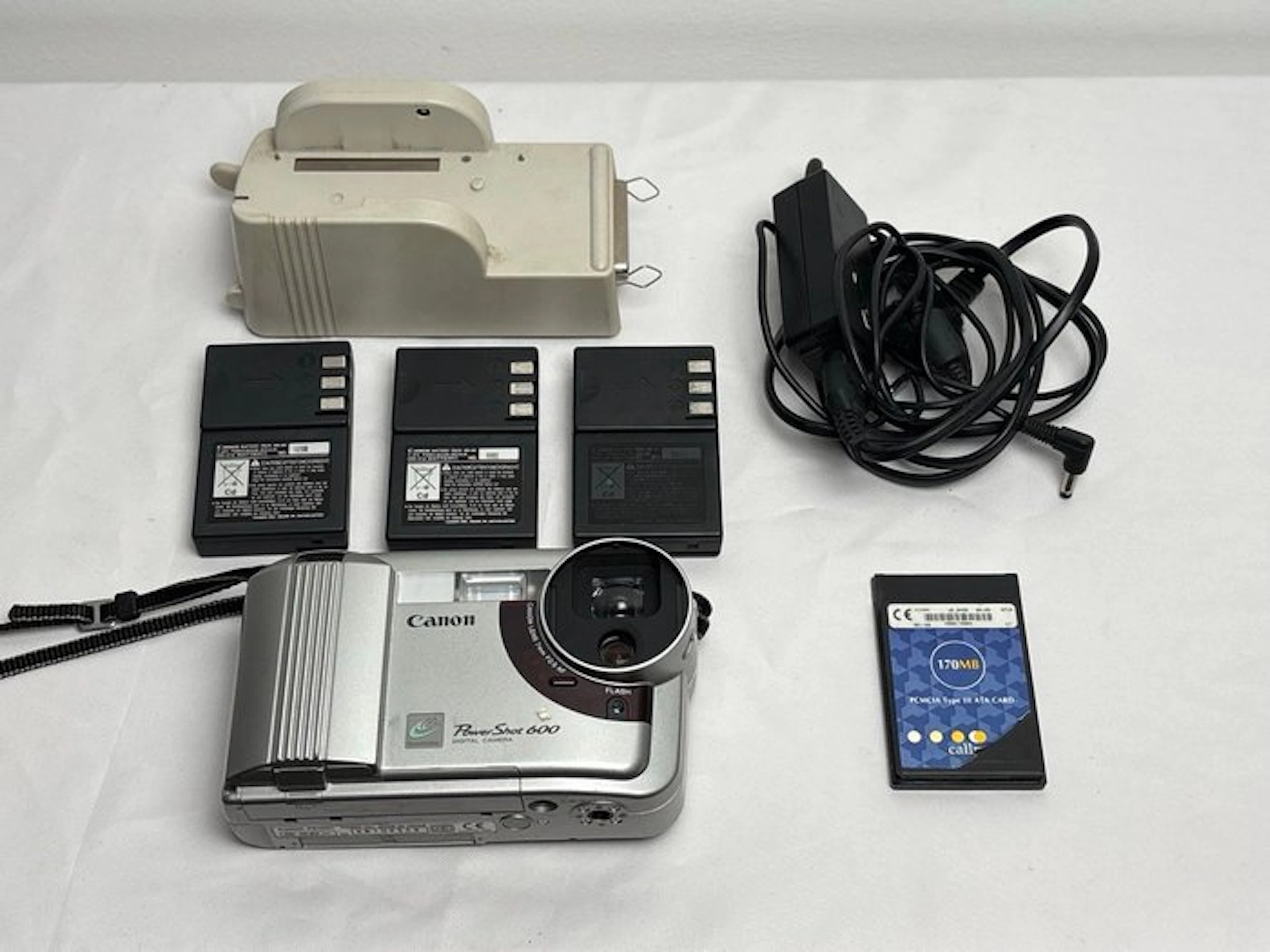 Canon PowerShot 600 First-Generation Digital Camera...