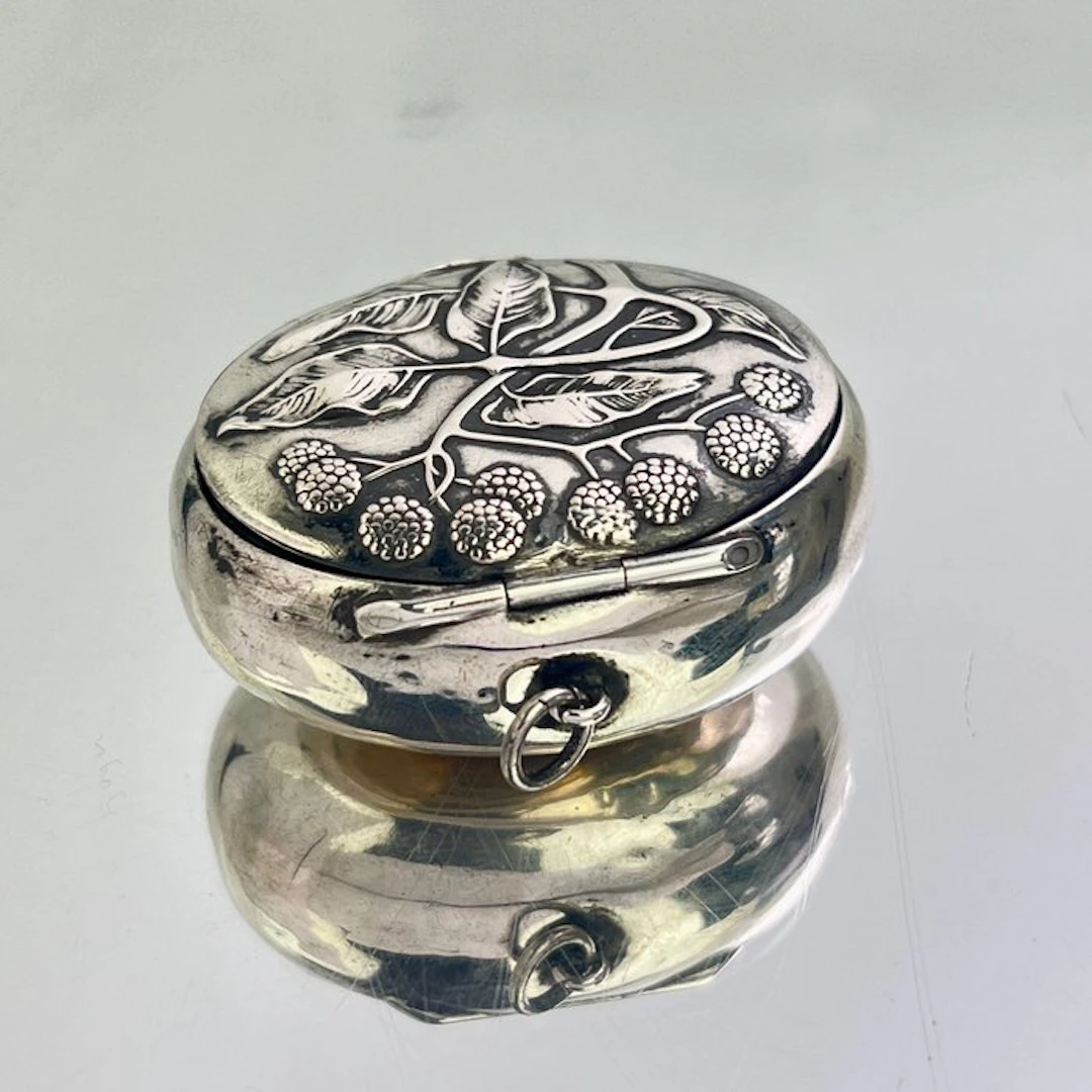 Box - floral blackberry - hinged oval - .800 silver - Chatelaine Box 19th C.