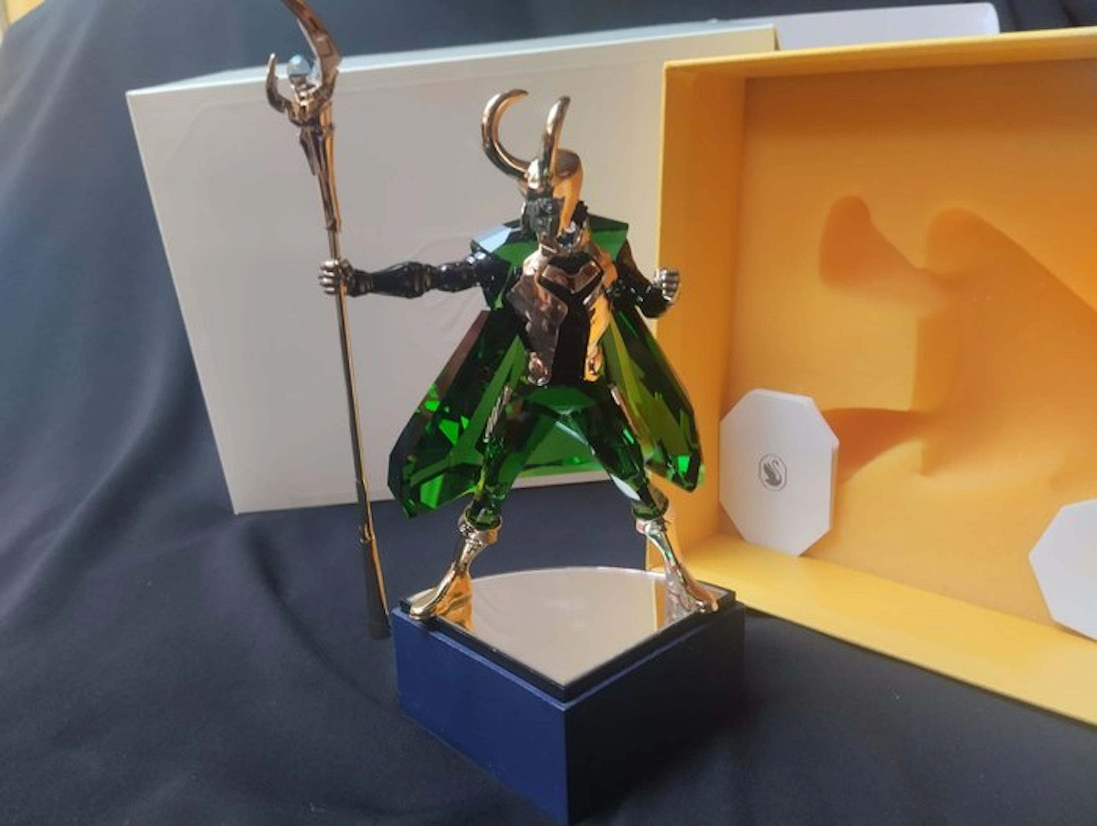 Swarovski - Figurine - Marvel Loki - 5674467 - Box + Certificate - Crystal