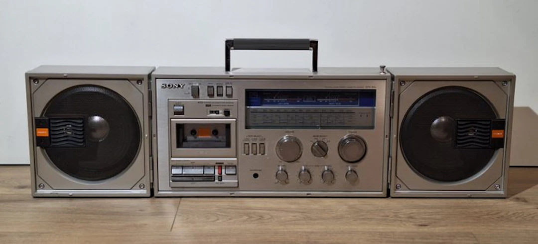 Sony - CFS-88L / Portable Stereo Radio Cassette recorder-player