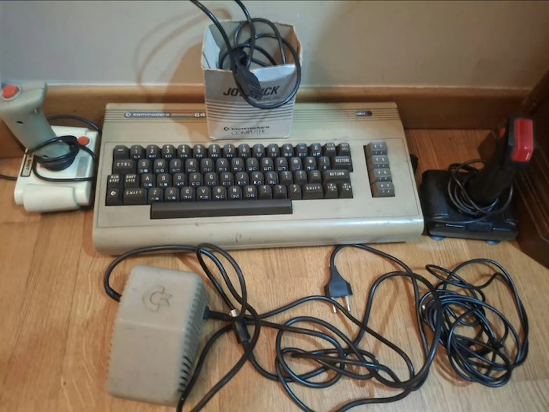 Commodore 64 + Spectrum software - Computer