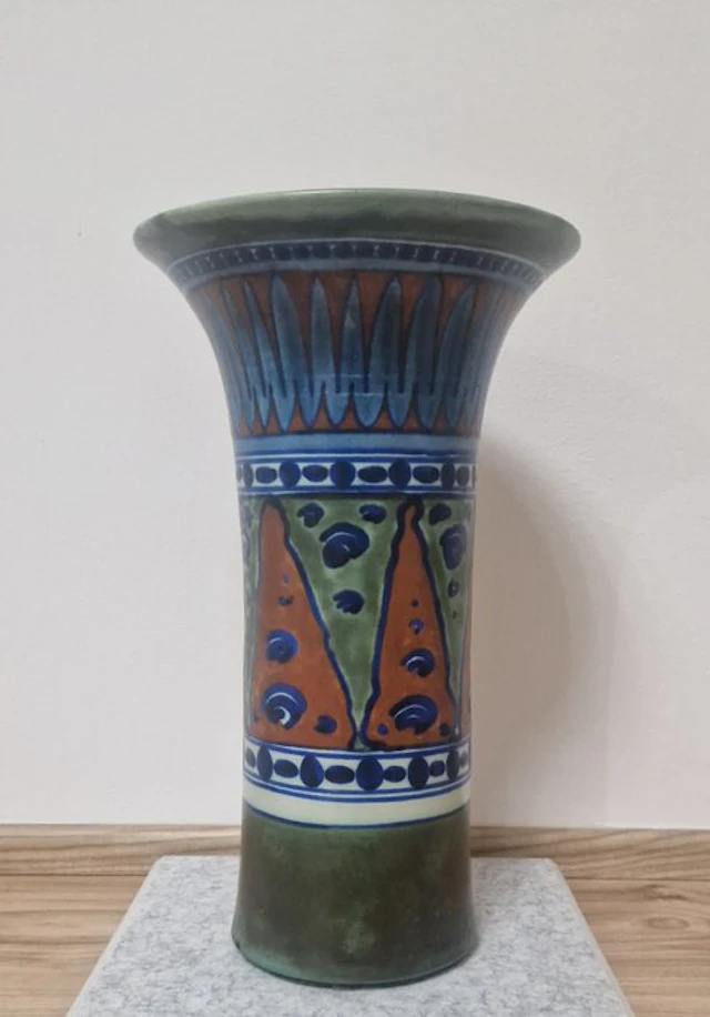 Plateelbakkerij Zuid-Holland - Vase - 0.82/4 - Faience. - Monumental Gouda Vase