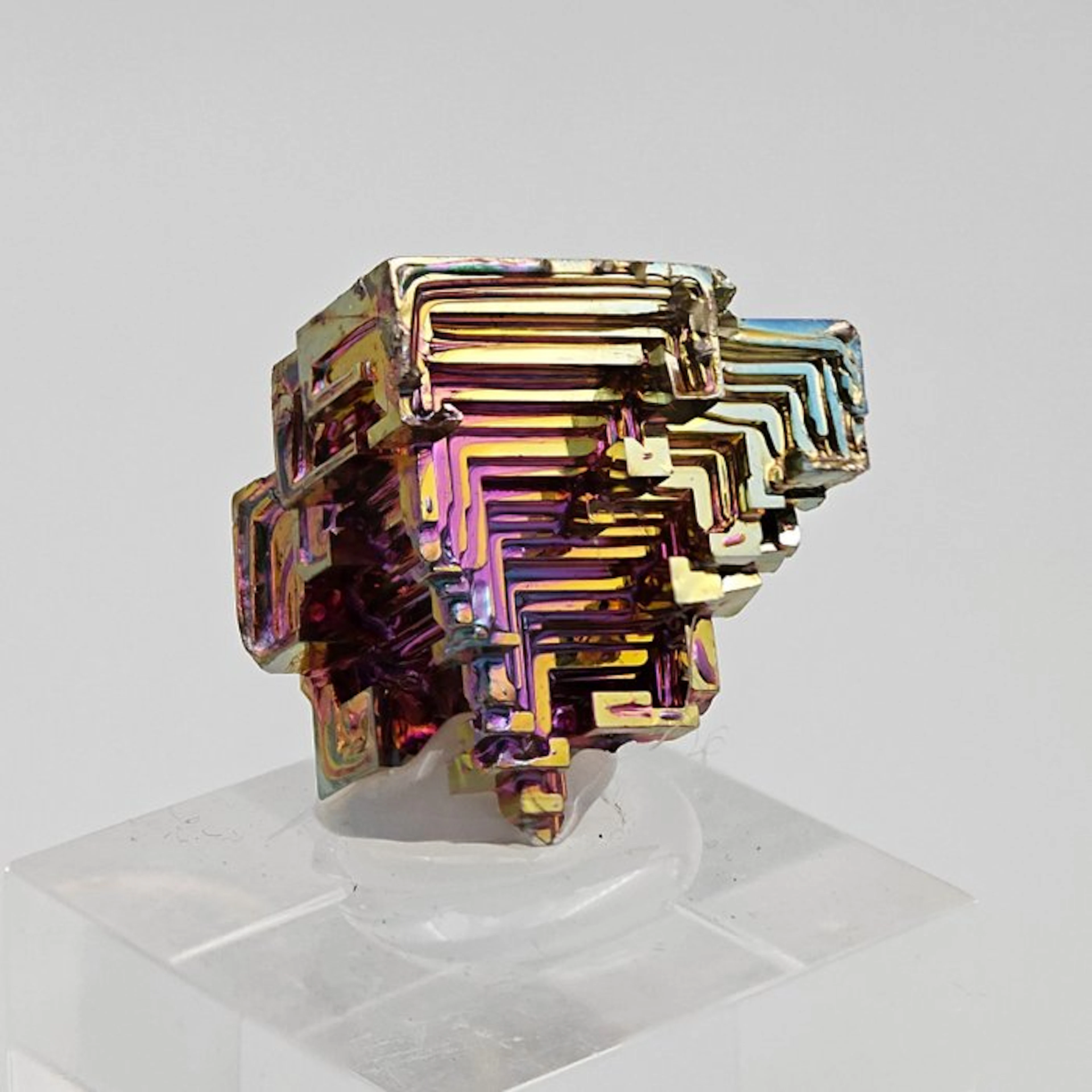 Spectacular bismuth with countless iridescences! Japan...