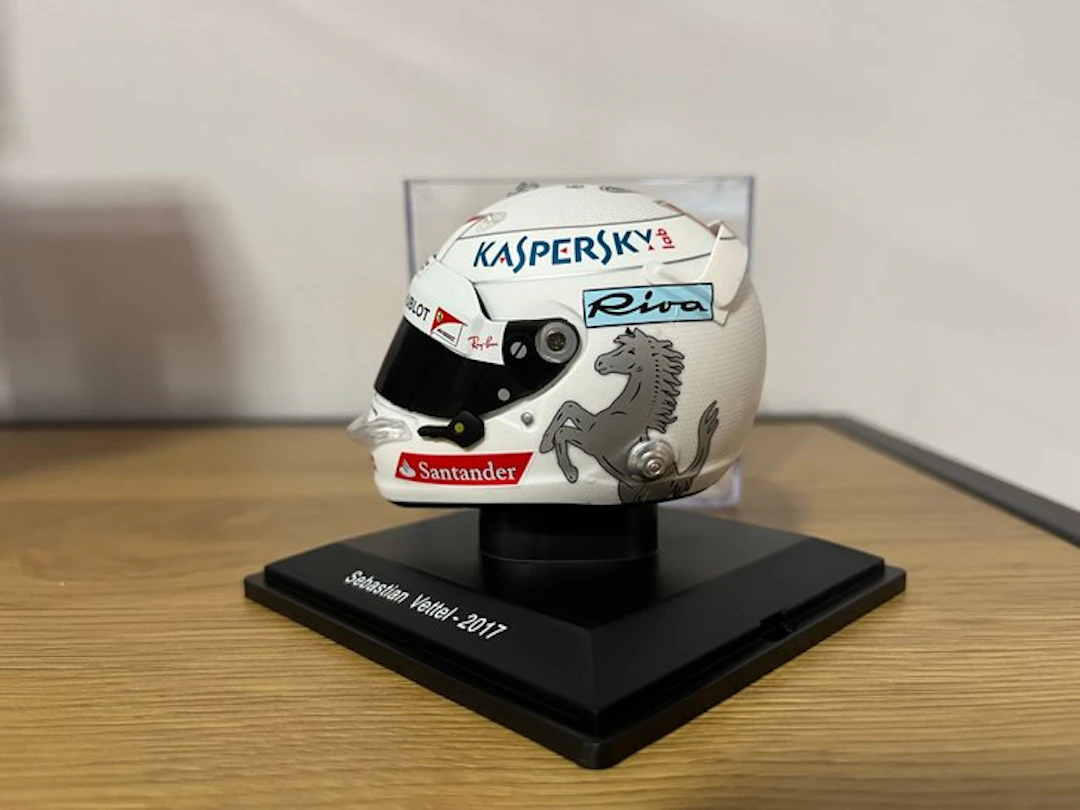 Spark 1:5 - Model car - Sebastian Vettel Ferrari 2017