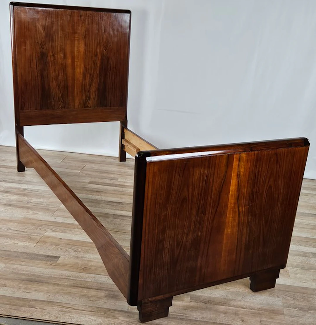 Bed - Art Deco single bed in burl wood. - Burrwood