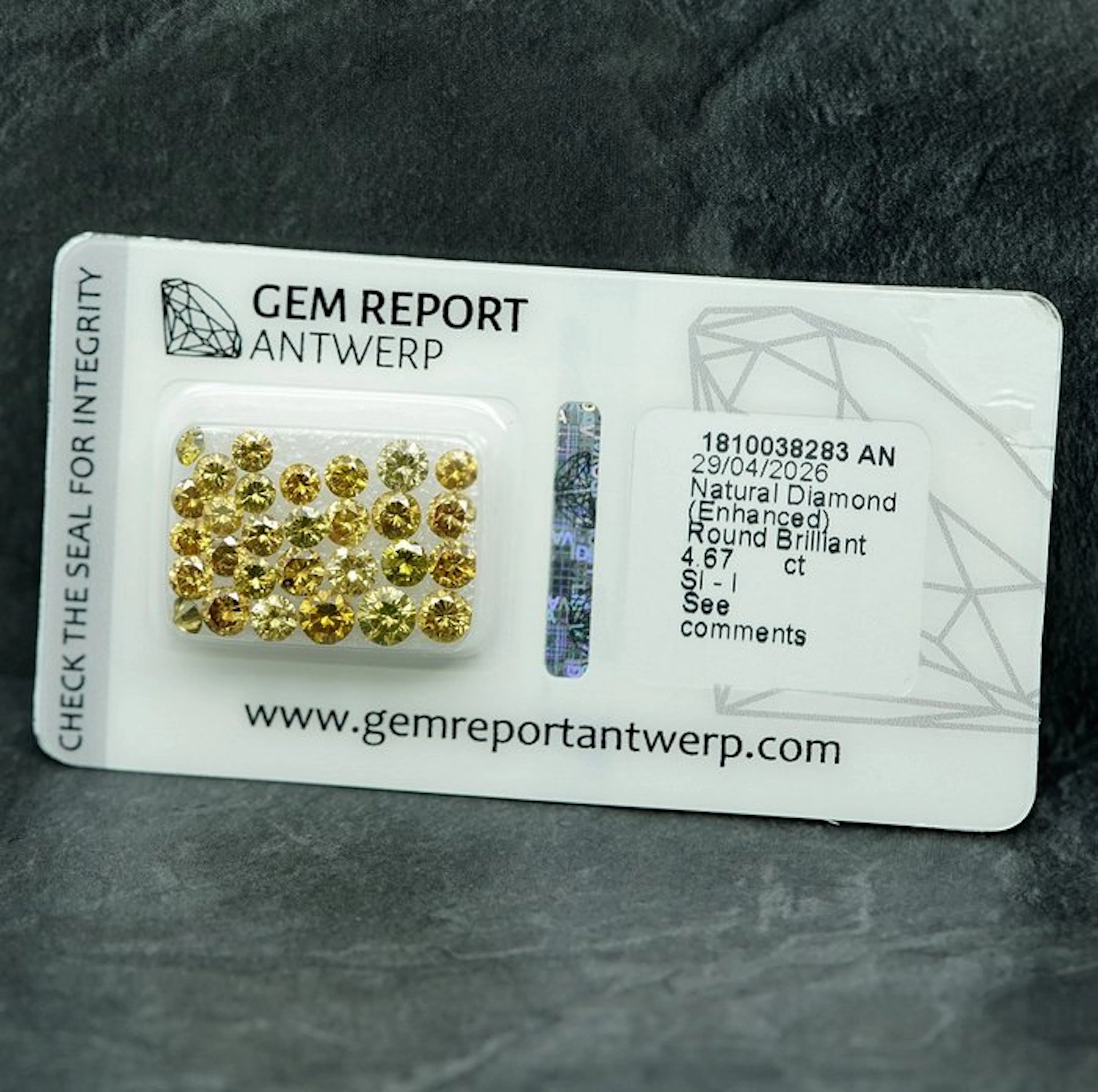 29 pcs Diamond (Colour-treated) - 4.67 ct - Round - Fancy intense Yellow - SI1