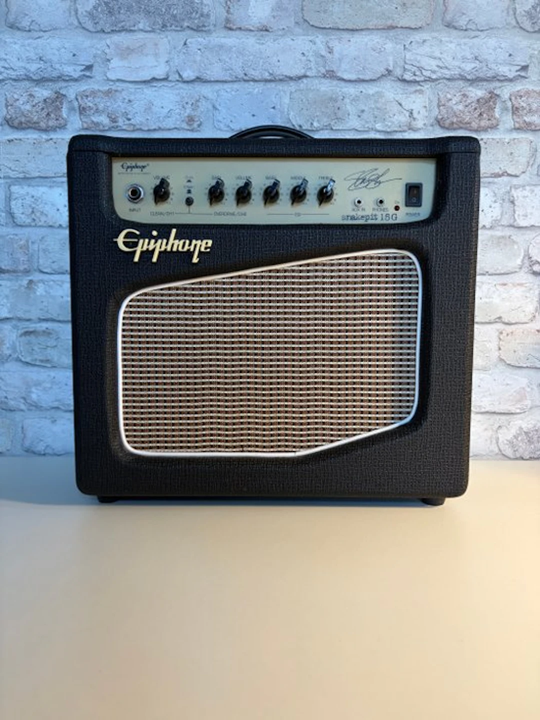 Epiphone - Number of items: 2 - Guitar poweramp - China...