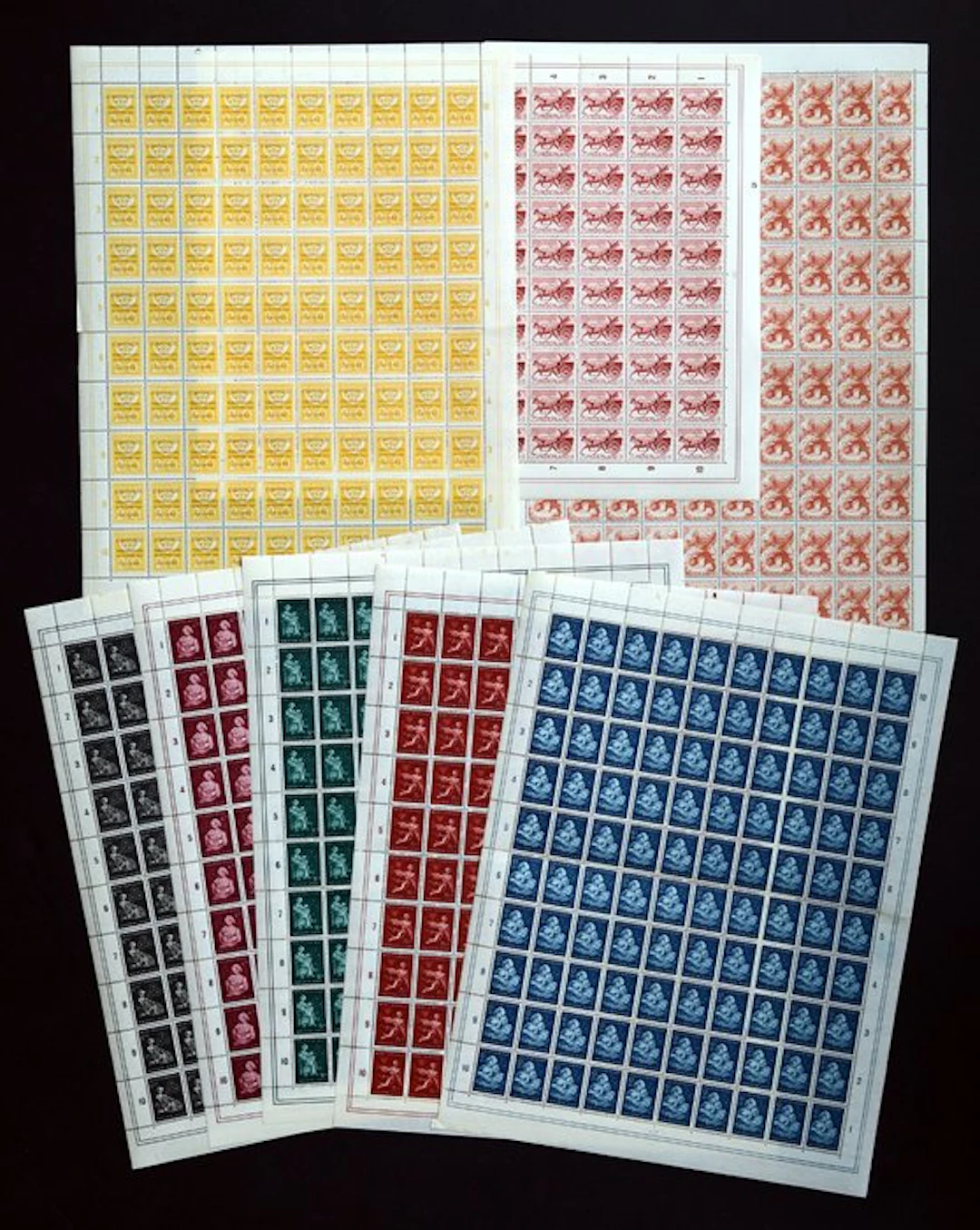 Netherlands 1943/1945 - Winterhulp and more in 8 complete...