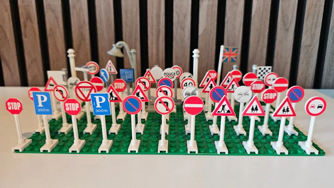 LEGO MOC (My own creation) - 55x LEGO Traffic Signs & Posts