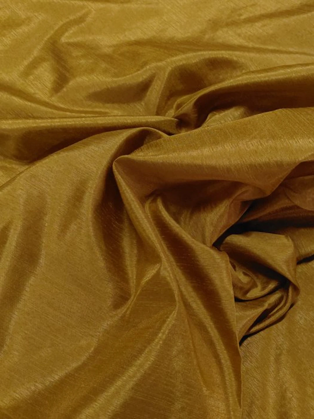 Serika oro caldo di Mario Cavelli – Tendaggio leggero in Trevira CS