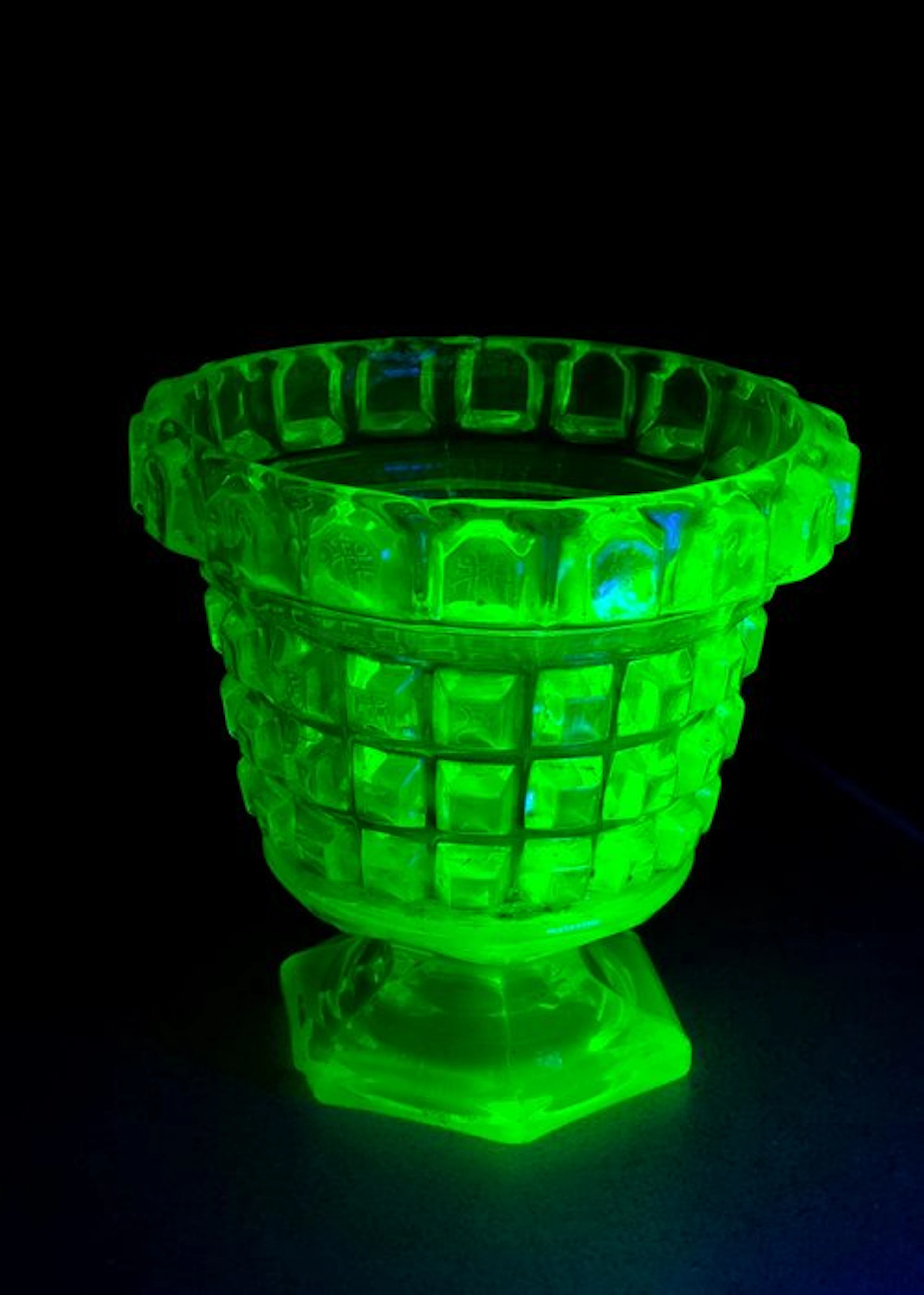 Vase - Art Deco - Uranium glass
