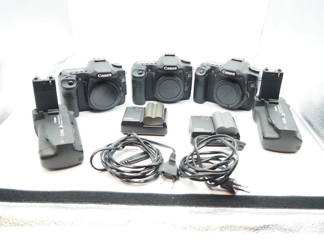 Canon 40D camera body (3 stuks) + Canon BG-E7 batterygrip...