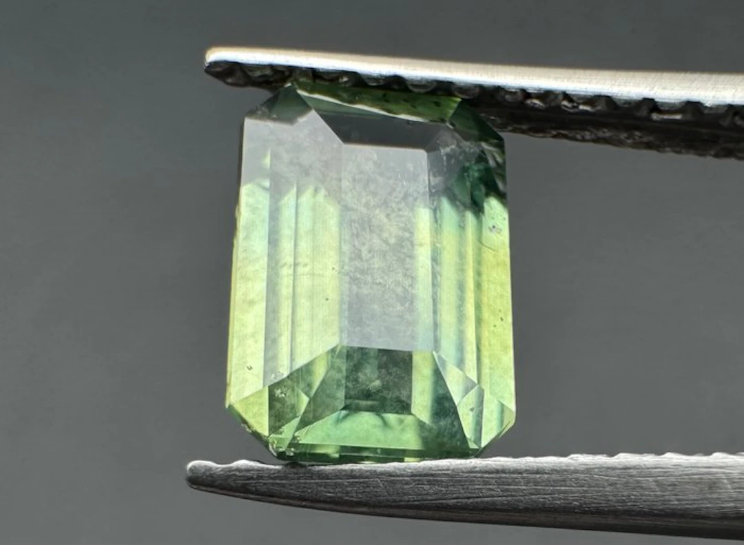 Green, Blue Sapphire - 1.14 ct - International...
