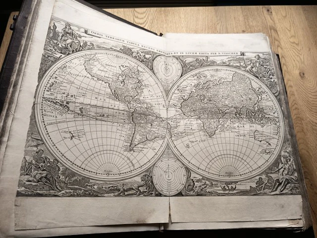 Nicolaes Visscher (maps) - [UIT KERK HEEREWAARDEN] Biblia