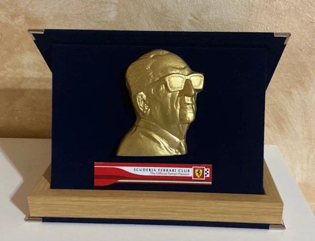 Enzo Ferrari bust club - Ferrari - Astuccio in velluto...