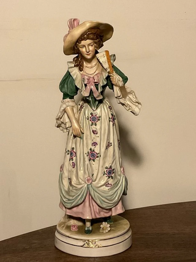 Scheibe-Alsbach - Figurine - Vrouw met waaier - Porcelain