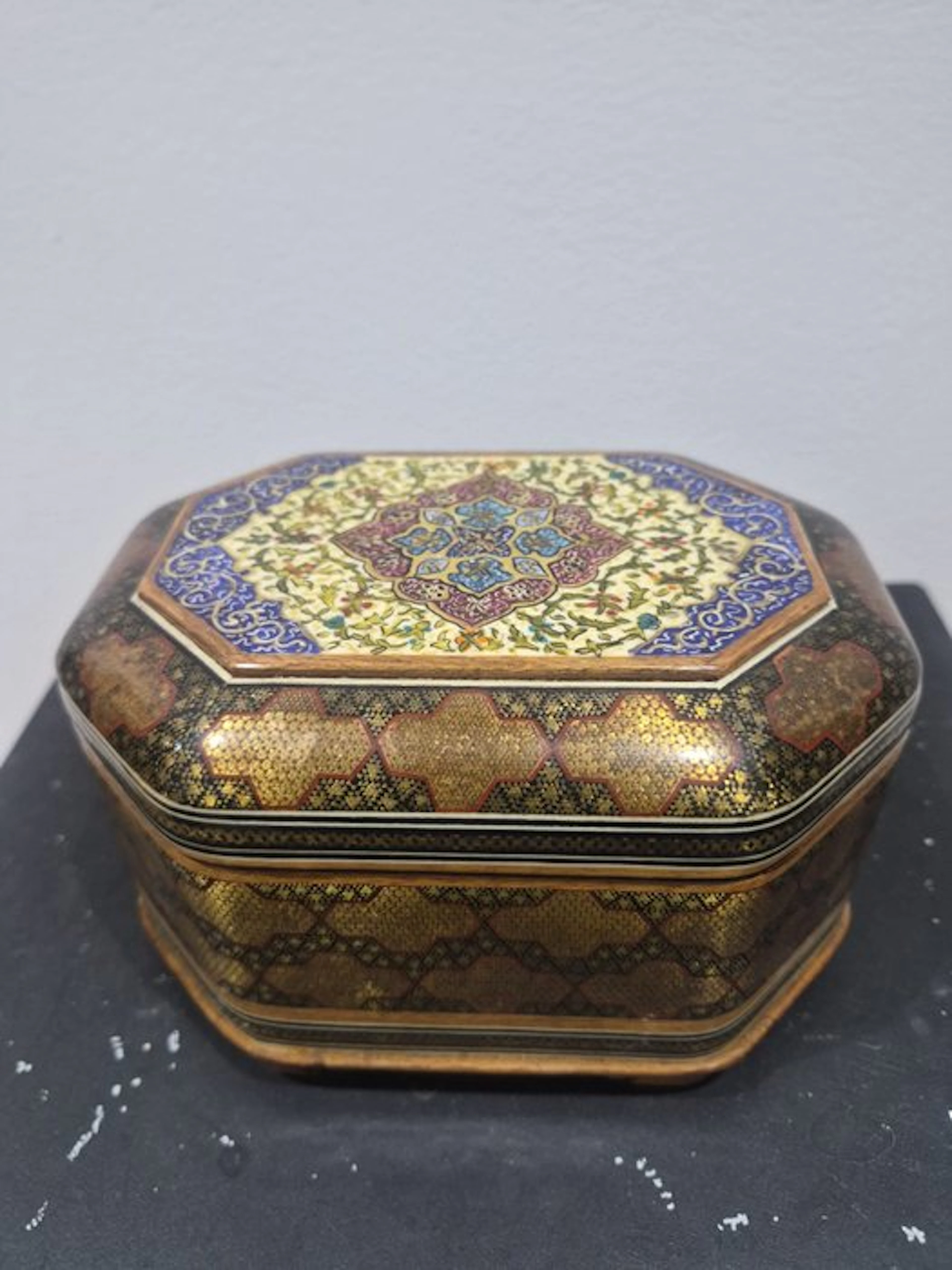 Indian Sadeli Octagonal Inlaid Wooden Box with Floral Decoration