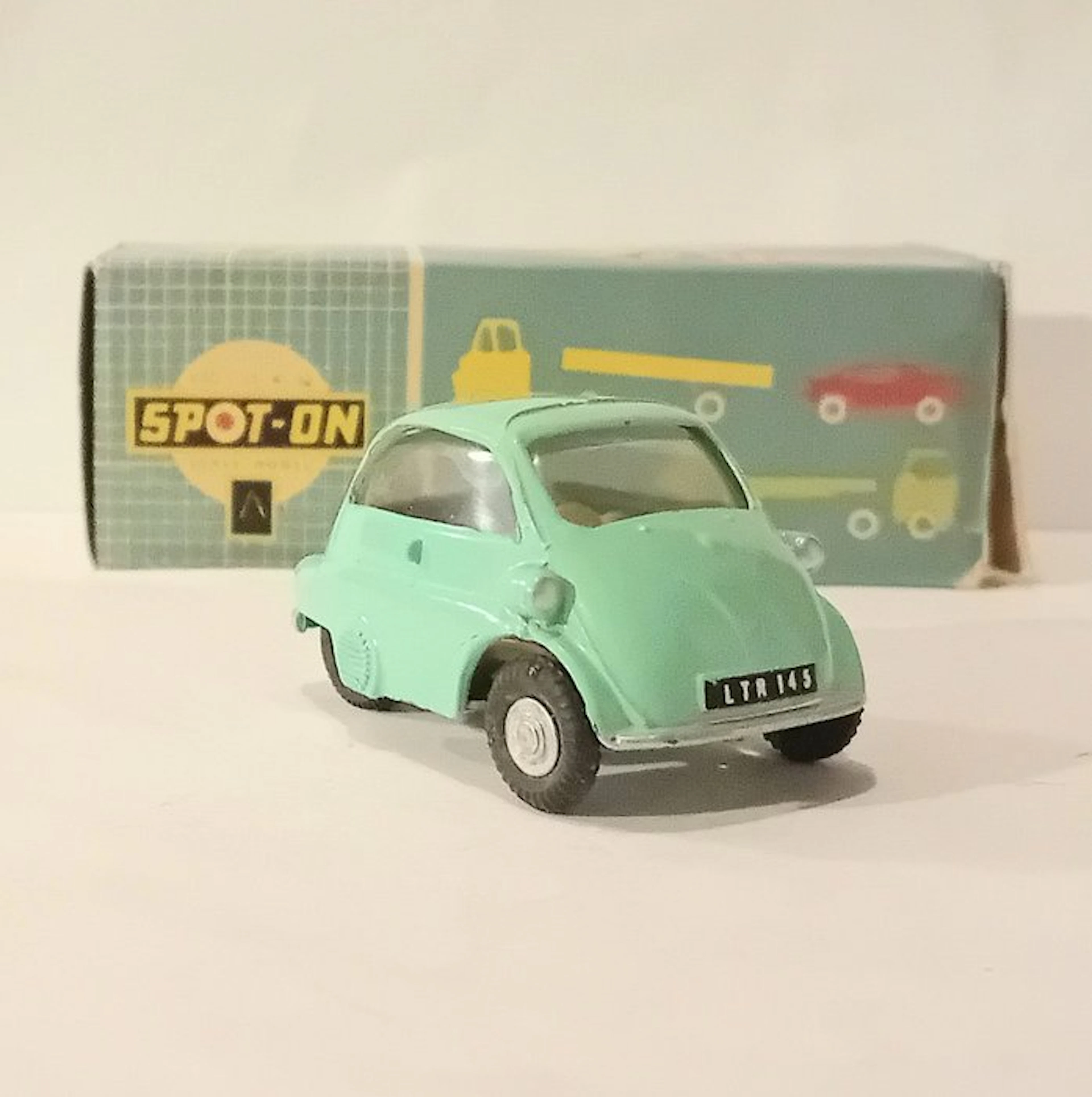 Tri-ang 1:43 - Model small city car - BMW Isetta (118)