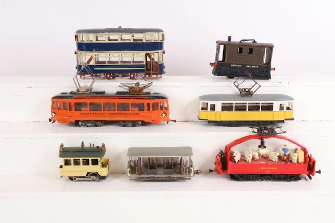Overig H0 - Model train (7) - A colorful mix of restored tram cars (motor cars)