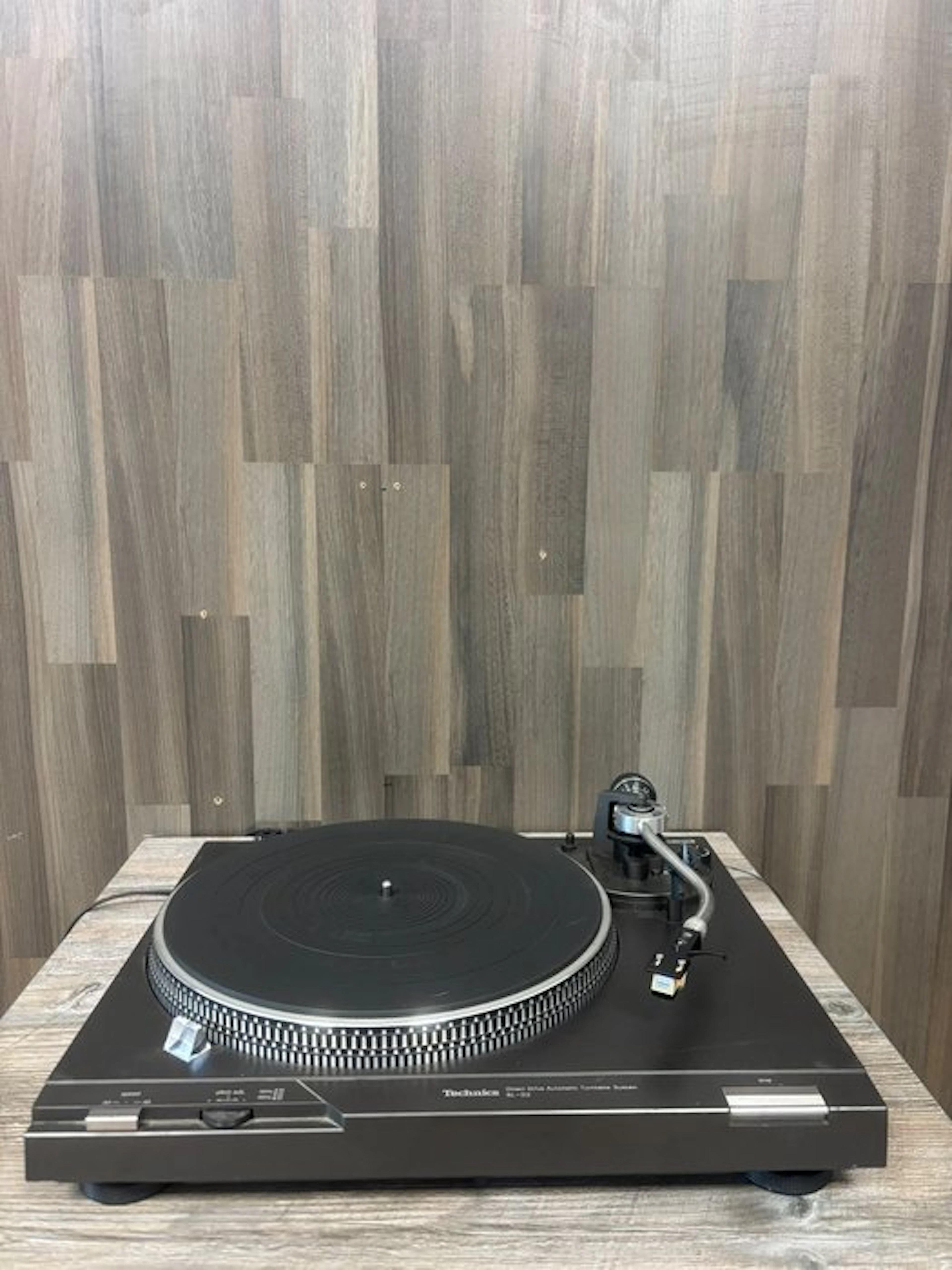 Technics - SL-D2 Turntable