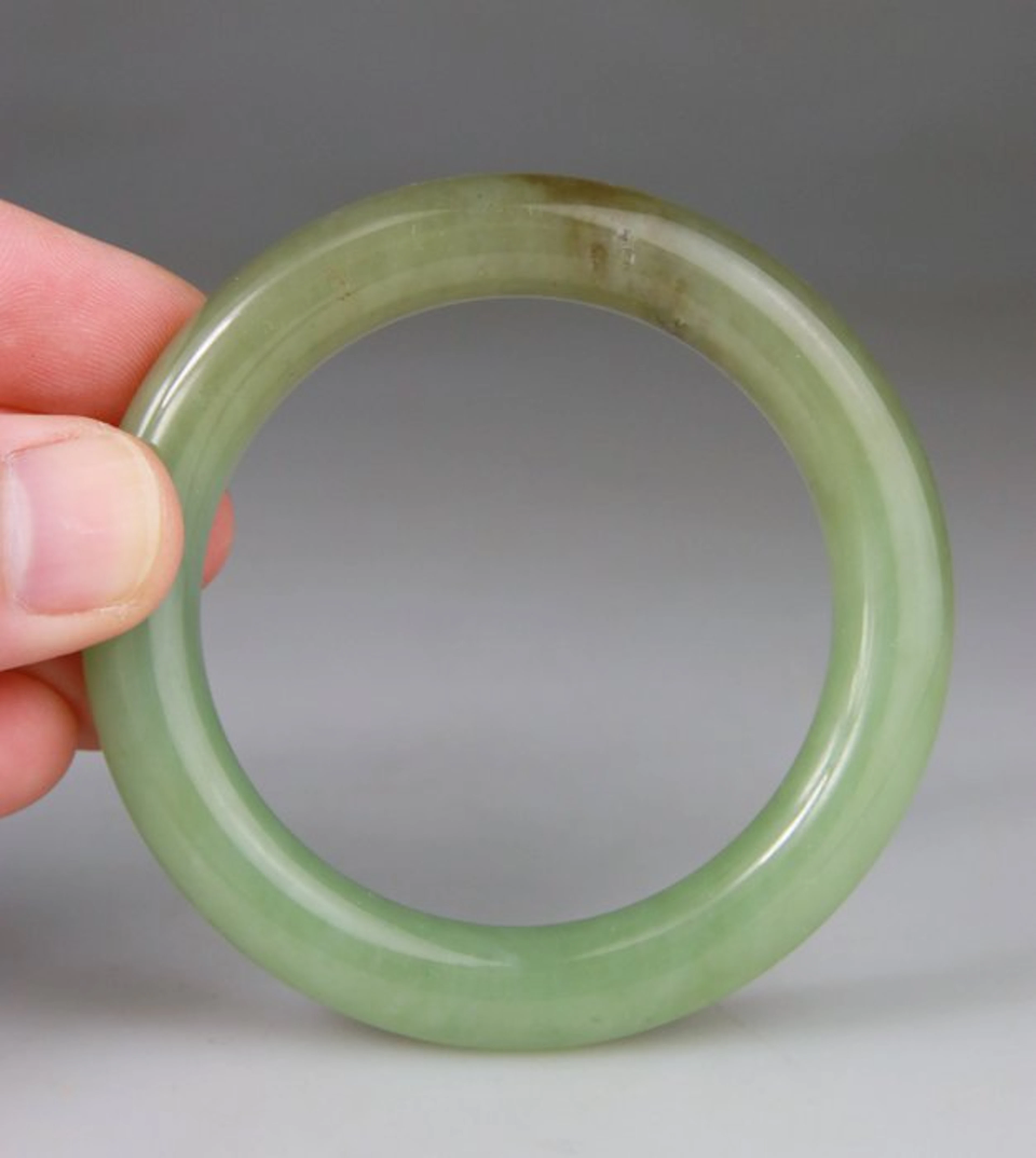 Chinese bracelet - Pale green color - Jade carved by...