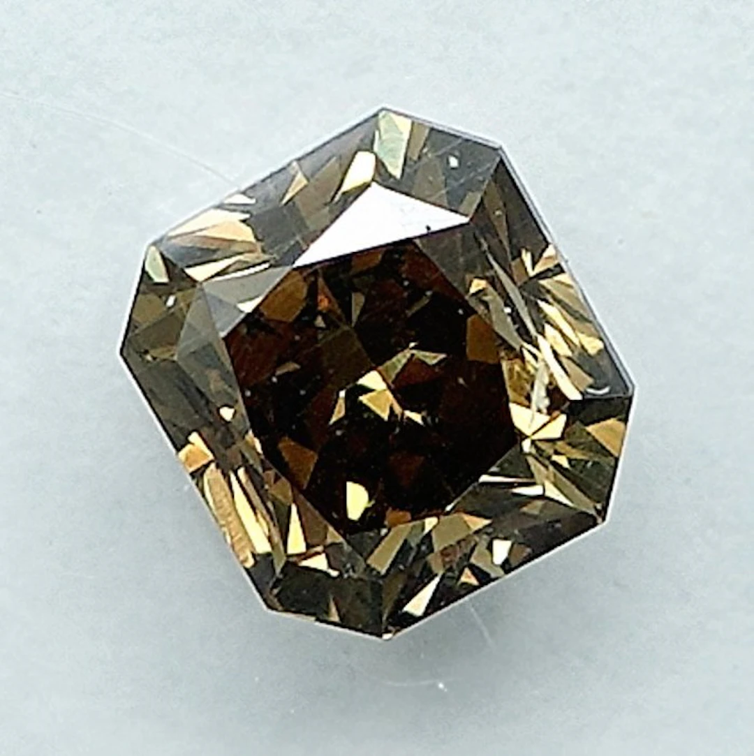 No reserve price - 1 pcs Diamond (Natural coloured)...
