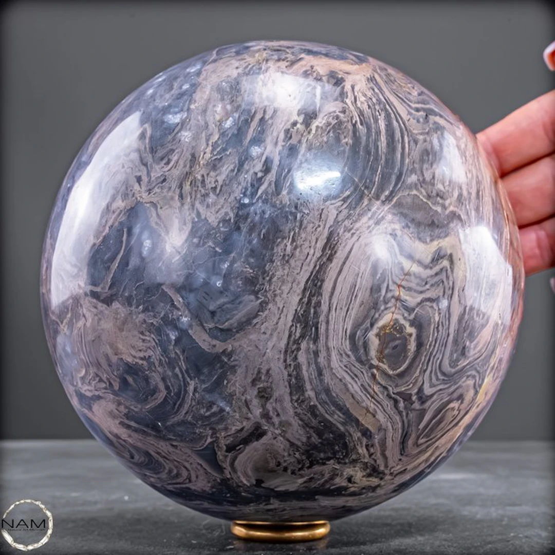 Hand-polished jasper sphere from Pakistan – A unique...