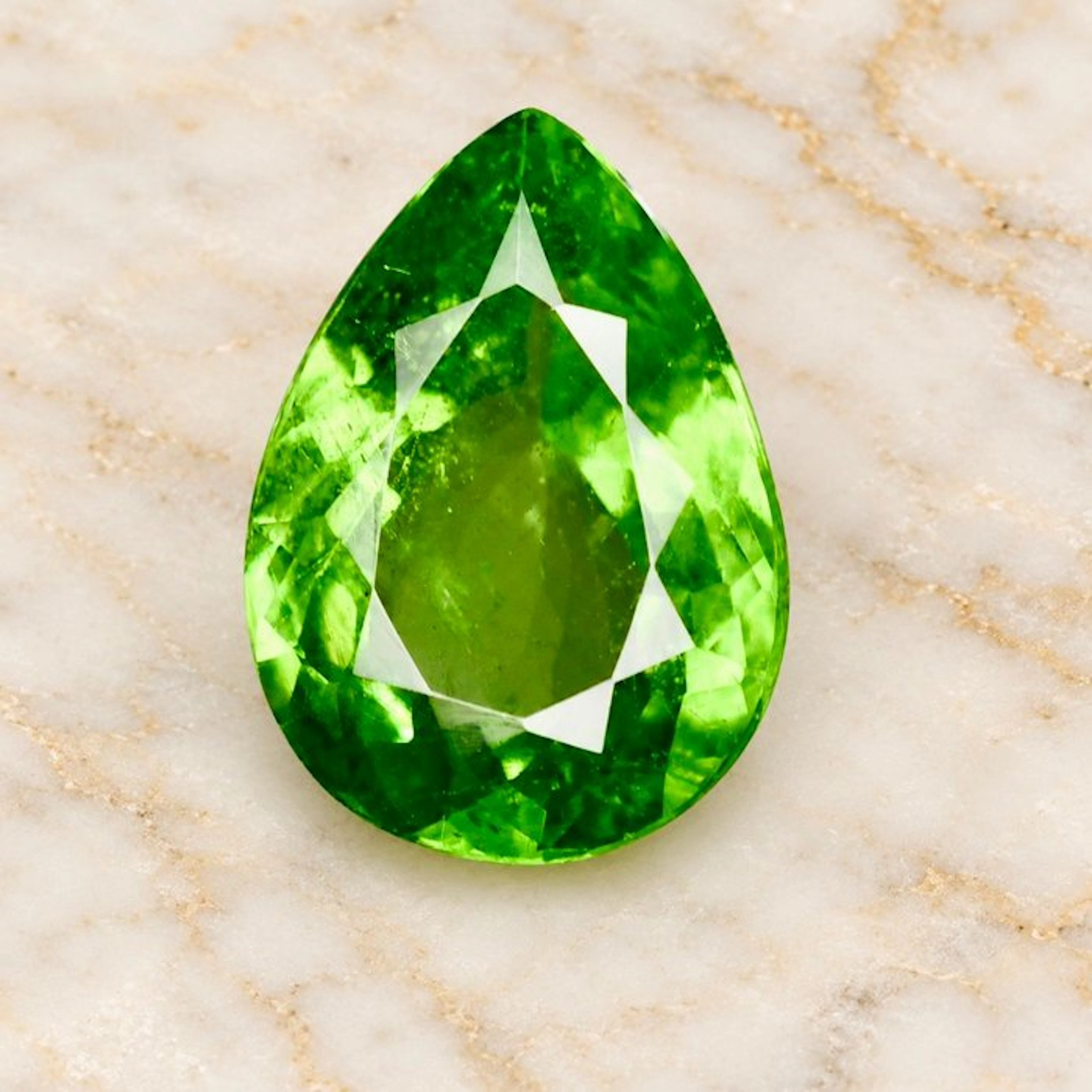 Green Tsavorite - 2.61 ct - International Gemological Institute (IGI)