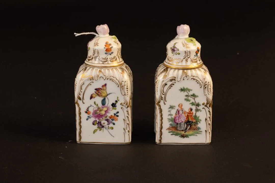 Lidded vase (2) - Porcelain