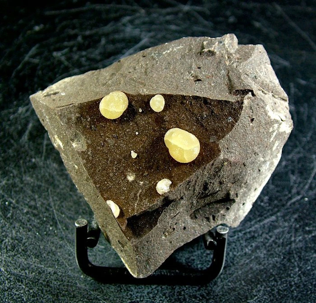 Calcite CW2240 Crystals on matrix - Height: 58 mm - Width: 58 mm- 109 g - (1)