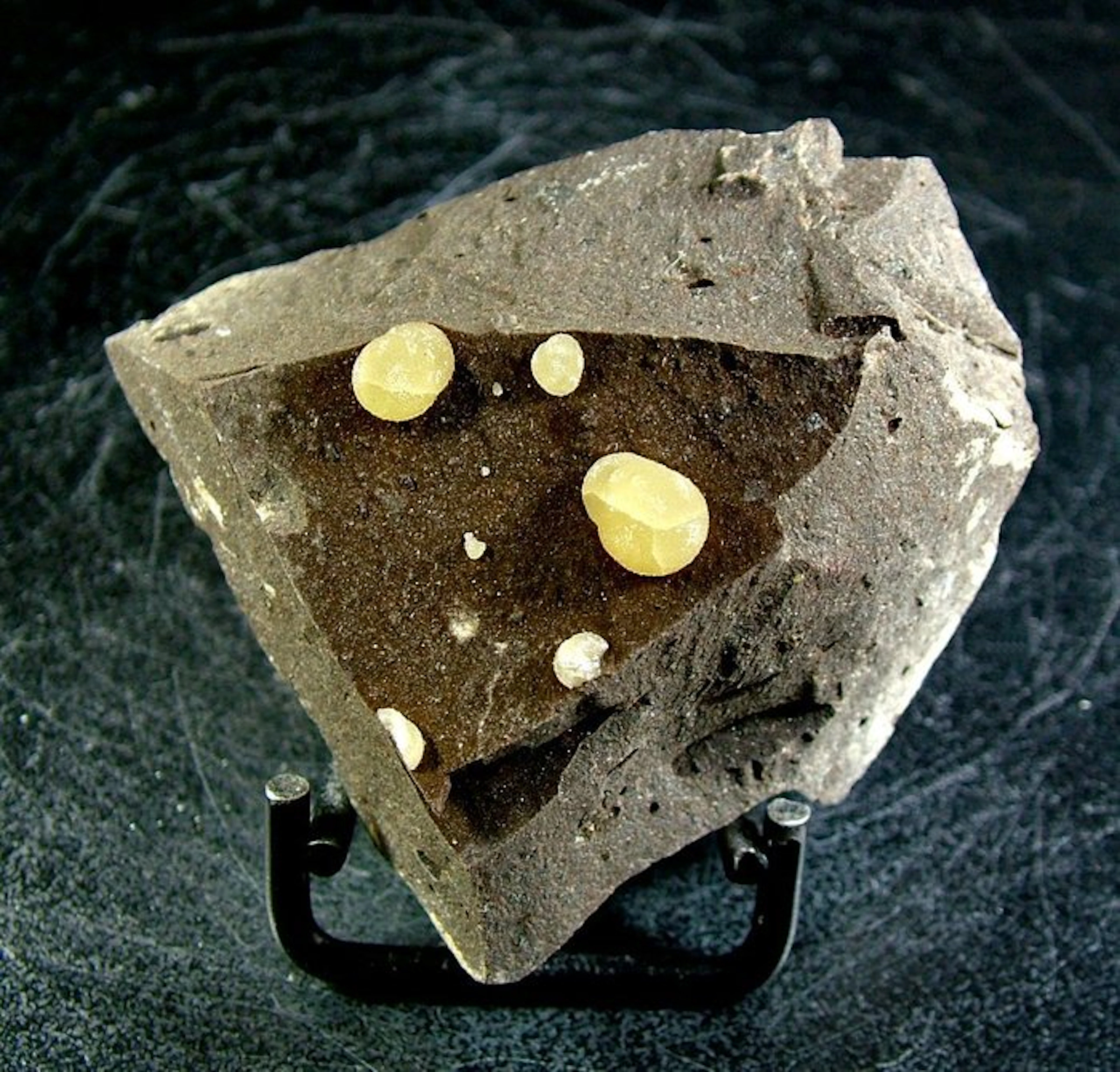 Calcite CW2240 Crystals on matrix - Height: 58 mm - Width: 58 mm- 109 g - (1)