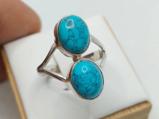 Beautiful 925 Silver Ring - Natural Torquise- 3.9 g