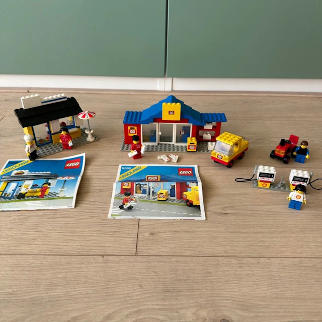 LEGO Set - Legoland - 4 LEGOLAND & Shell sets