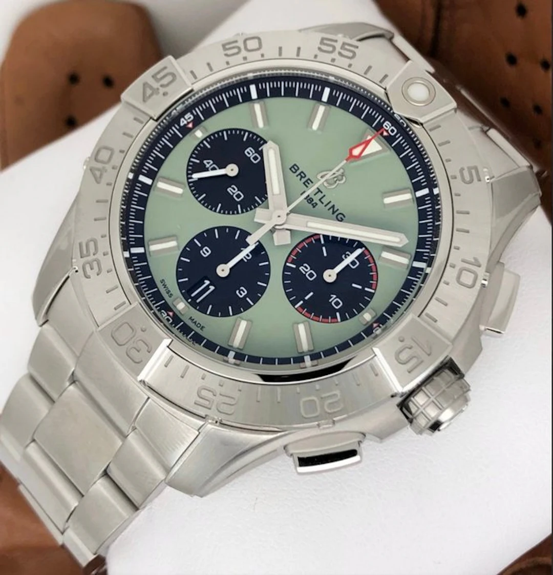 Breitling - Avenger B01 Chronograph 44 - AB0147101L1A1 - Men - 2020-2025