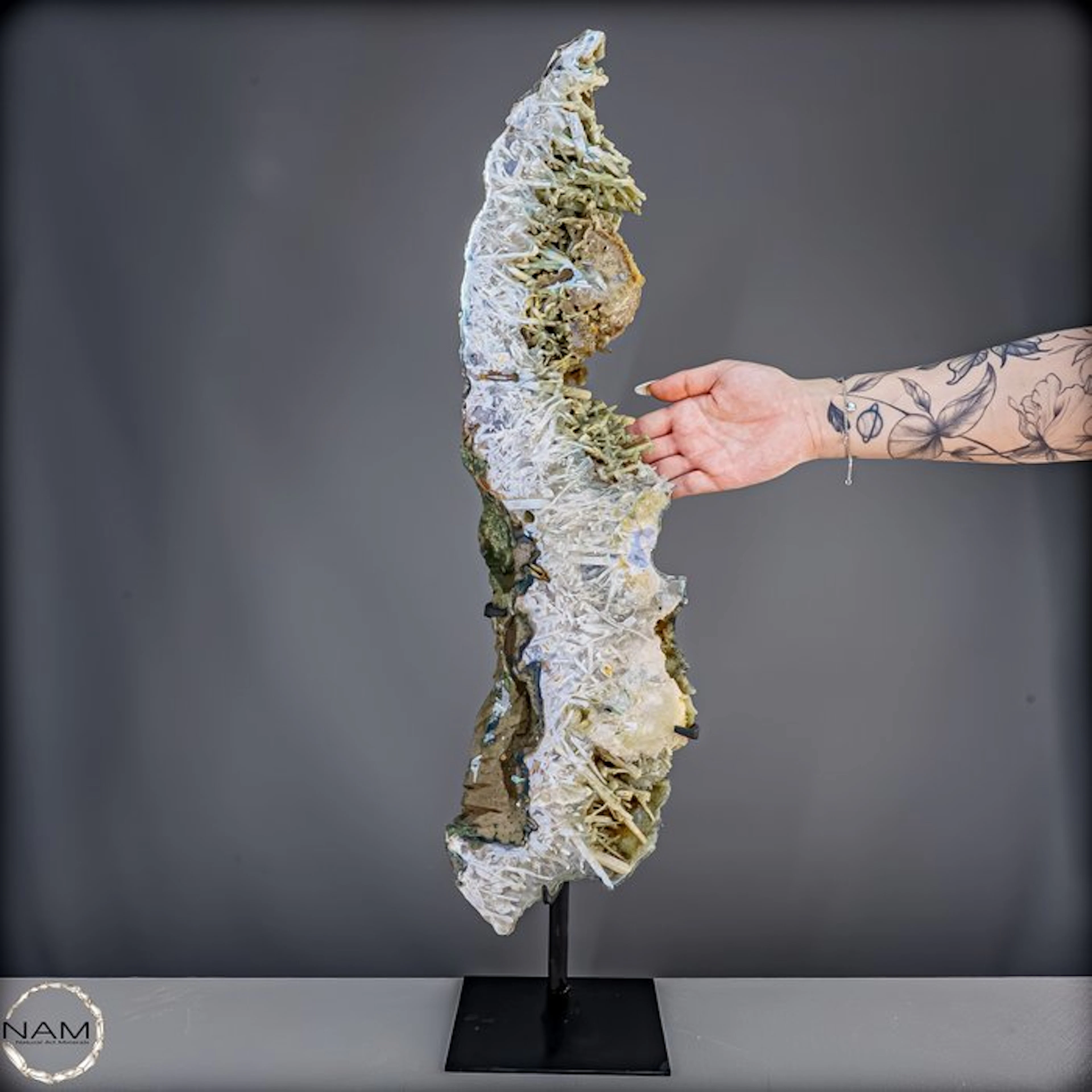 Extremely rare anhydrite–prasiolite–pink amethyst on blue...