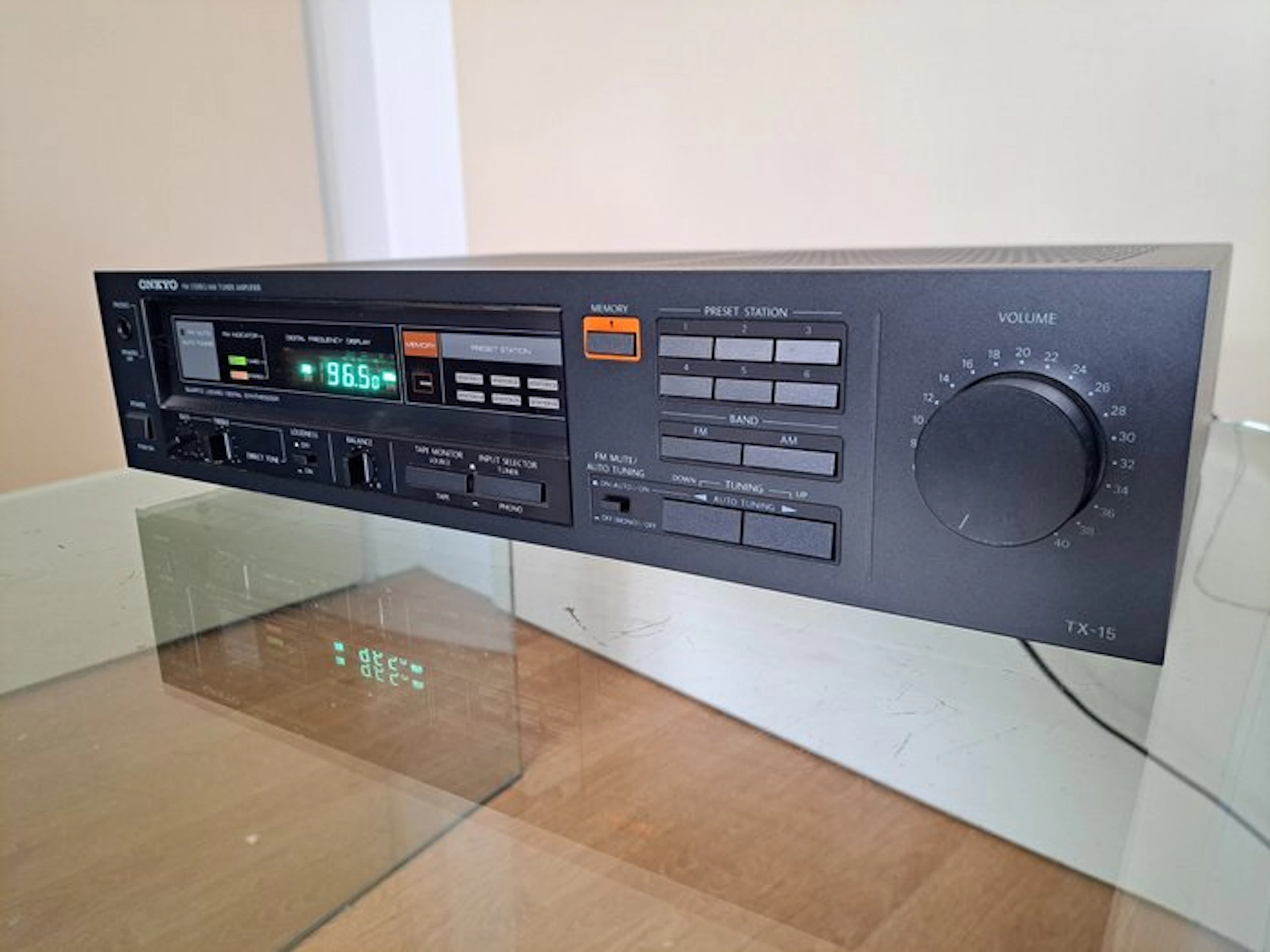 Onkyo - TX-15 Quartz Synthesized Solid state stereo receiver