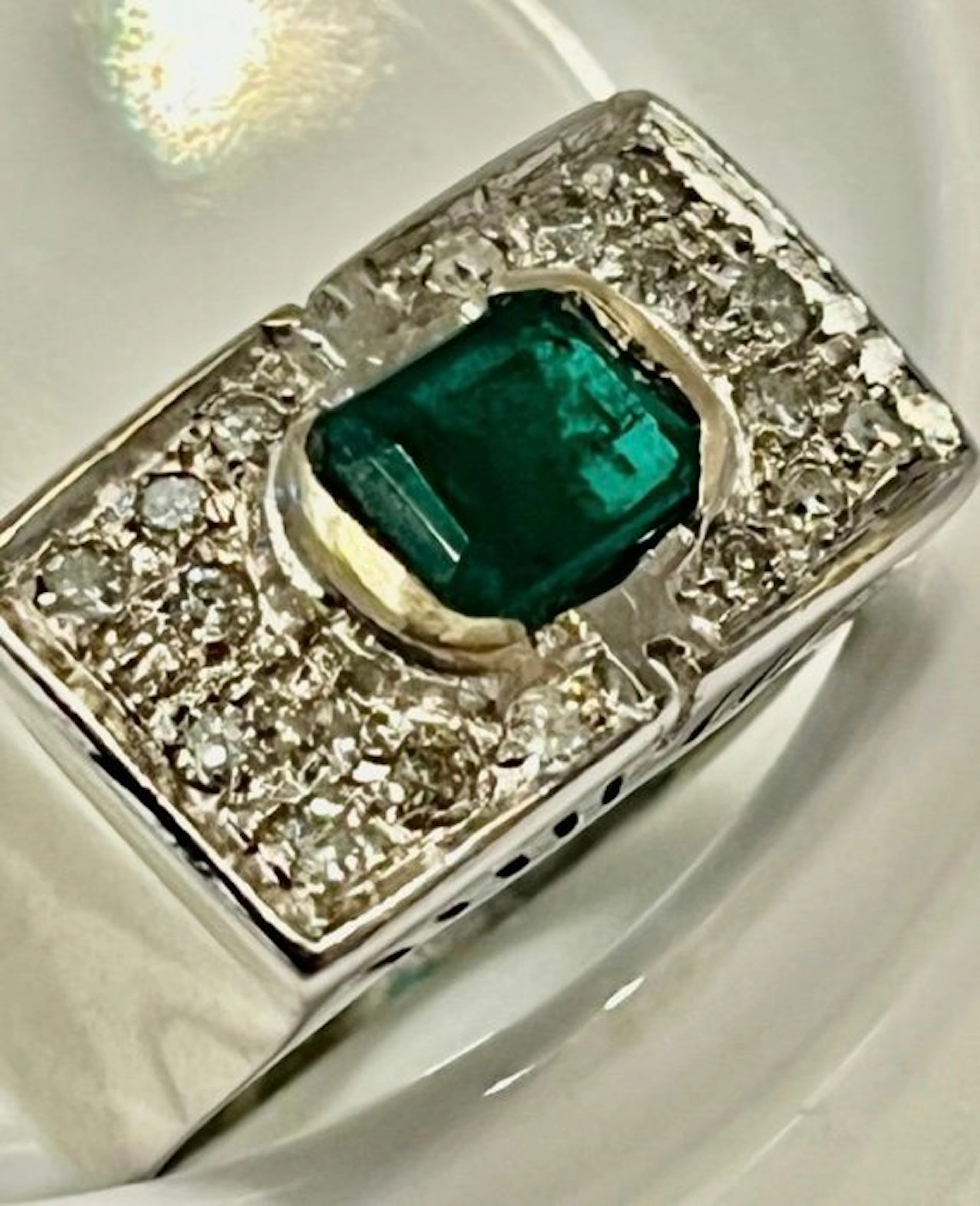 Statement ring - 18 kt. White gold - 1.15ct. tw. Emerald - Diamond