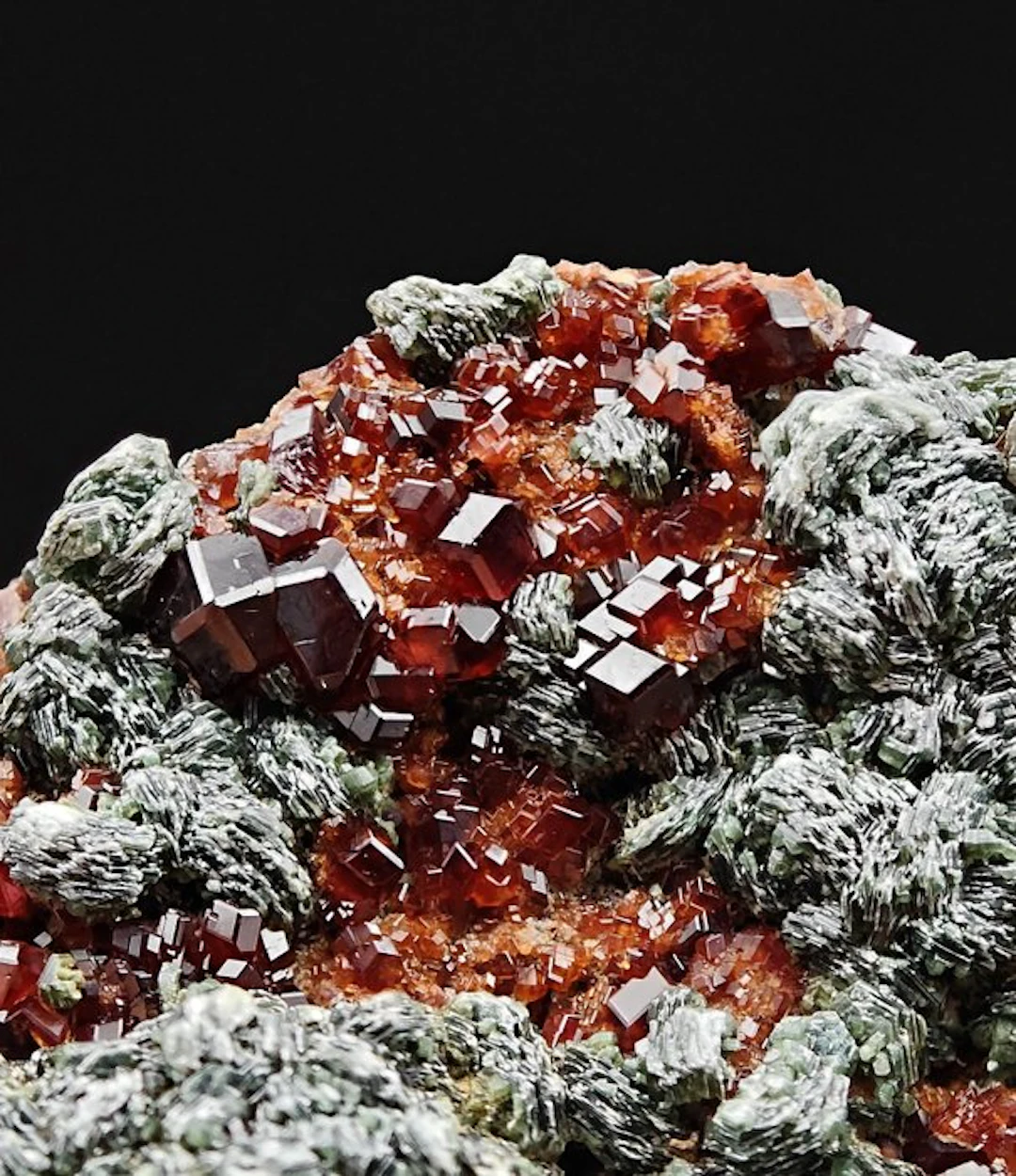 ALPINO, RED GROSSULAR WITH GREEN CLINOCHLORE