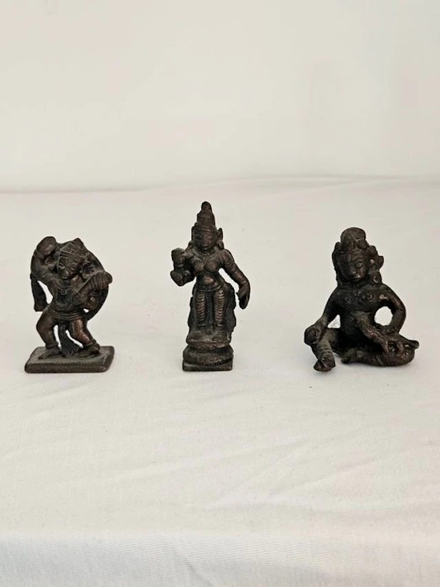 Figurine - 3 bronzen miniatuuraltaarbeeldjes (3) - Bronze
