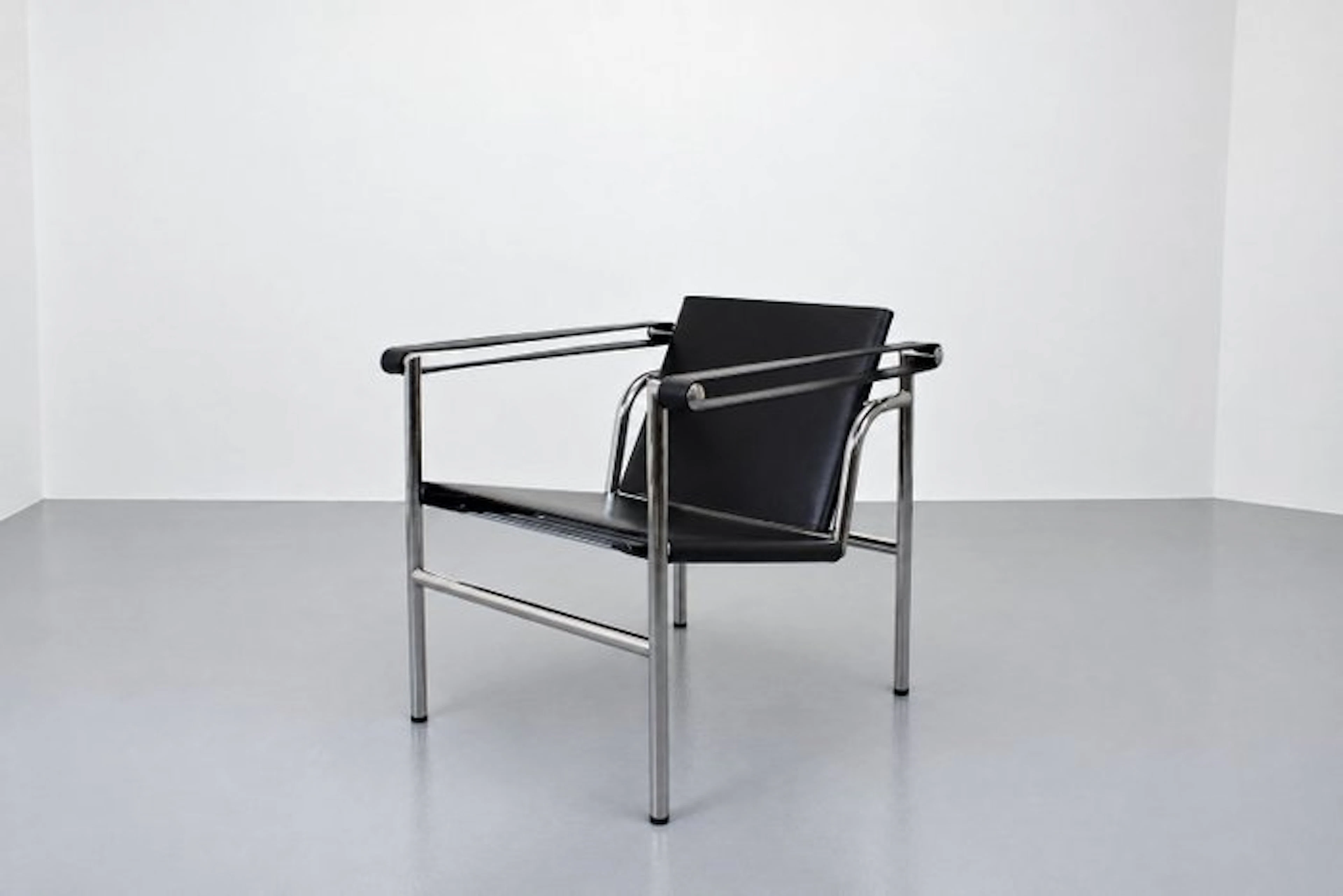 Cassina - Le Corbusier, Charlotte Perriand - Armchair - LC1 - Leather, Steel