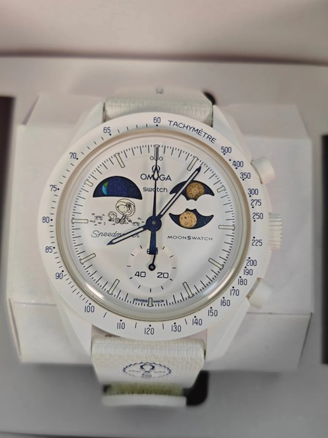 Omega x Swatch - Mission to Earthphase Moonshine Gold...