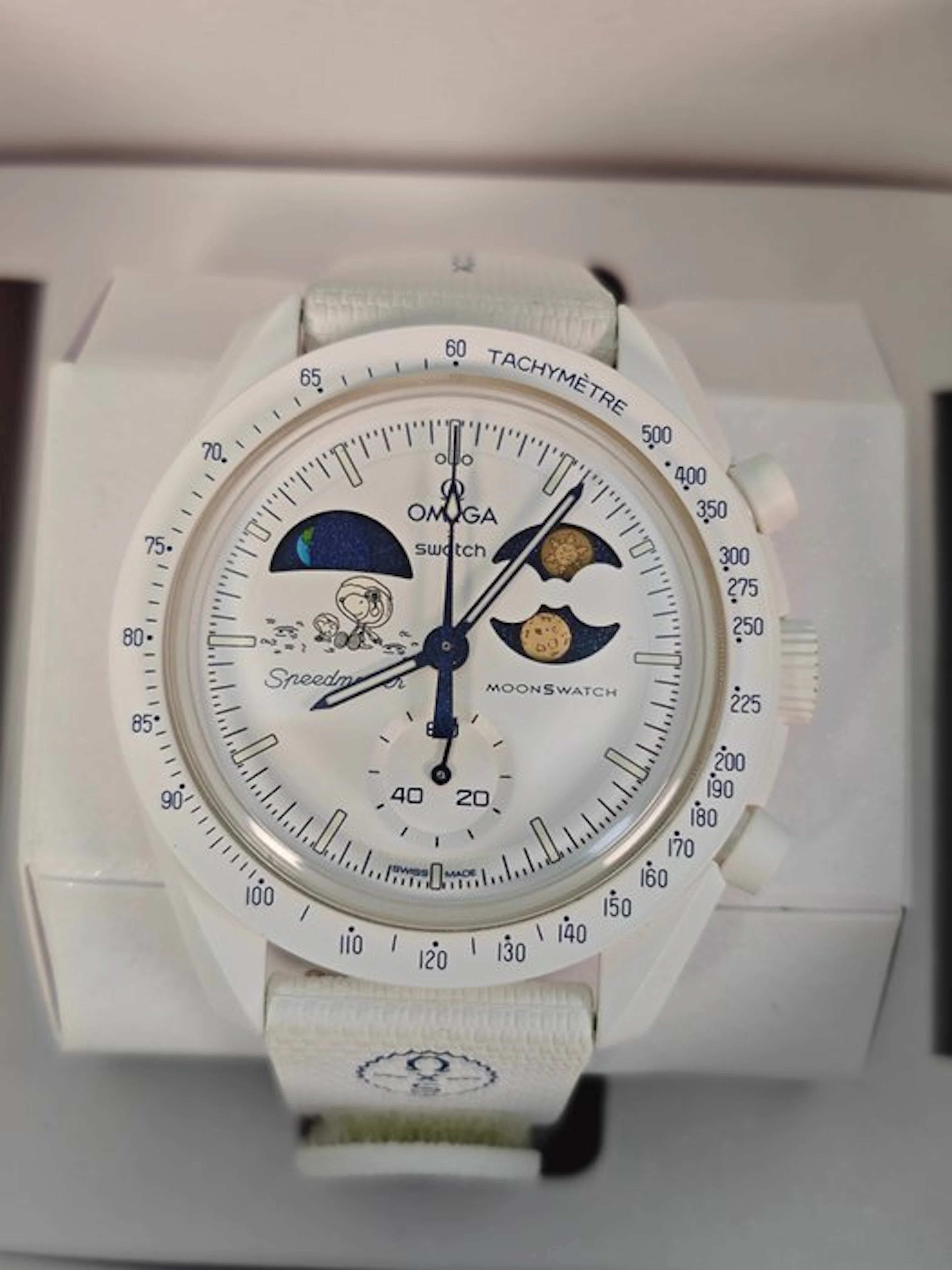 Omega x Swatch - Mission to Earthphase Moonshine Gold...