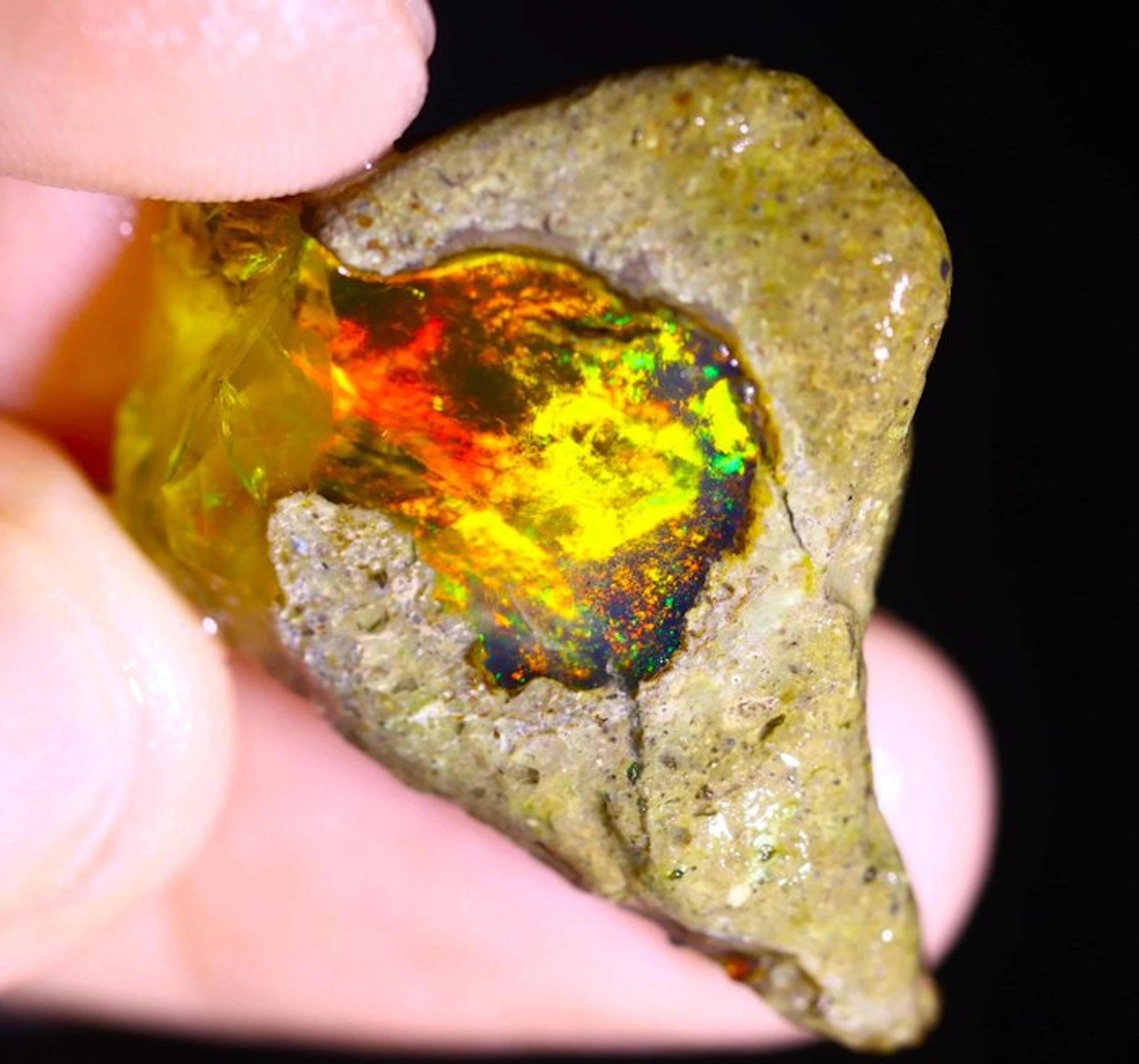 25.3 ct - Top Colors - Natural Crystal Opal Rough - See Video- 5.06 g