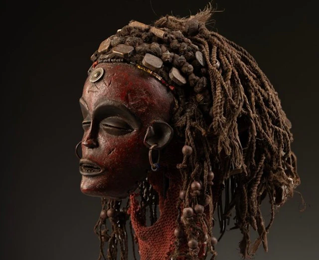 Chokwe Mwana Pwo mask - Chokwe - DR Congo (No reserve price)