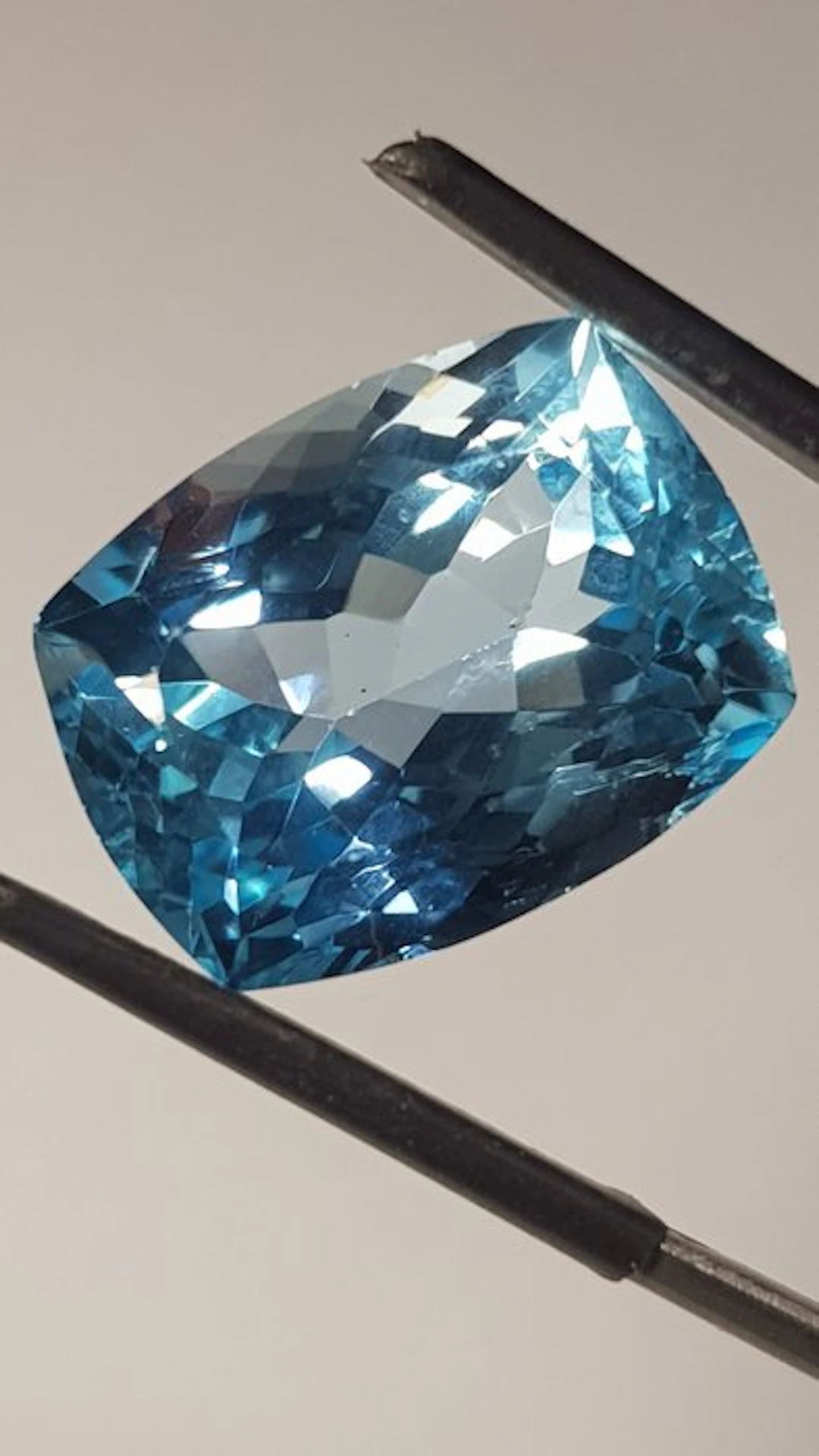 No reserve price - 1 pcs Blue Topaz - 22.09 ct - Antwerp...